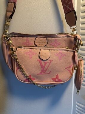 Coral crossbody bag three piece . Not authentic